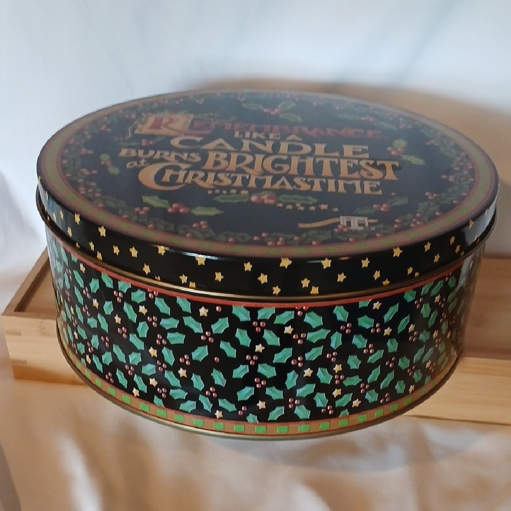 Mary Engelbreit Candle Burns Brightest at Christmastime Biscuit Tin *Read - Picture 2 of 10